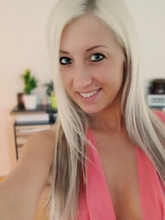 Leonie Pur
