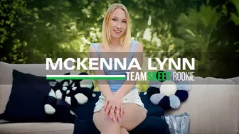Mckenna Lynn első pornója: szőke csaj vad faszas kalandja