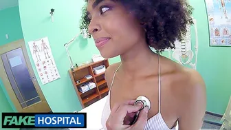 Forró brazil fekete egyetemista lány orvosi vizsgálata a hamis kórházban