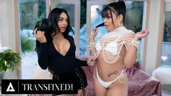 Fotós Eva Maxim telelővi Summer Col nagy seggű modelljét szexi fotózás közben
