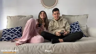 Videójátékos fogadás a mostohatesóm szopására