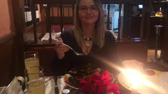 Első randi után nyúlik el a tini puncija