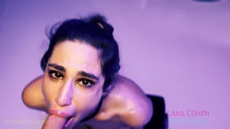 Lana cohen dögös milf nagy mellekkel szopja a dildót pov-ban egy rajongónak