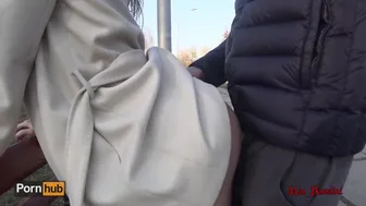 Valódi nyilvános dugás: gyönyörű csajjal a parki padon