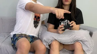 Cazzo caldo fratellastro durante il gioco