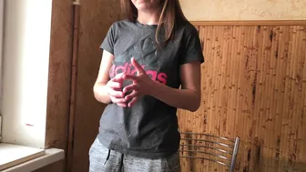 Segített mostoha nővérének ellazulni az első randi előtt