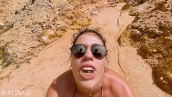 Erős sárga pisi ivása a nyilvános strandon és telelövi az arcomat brazília partjain