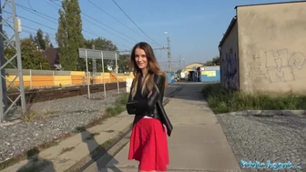 Public Agent - a vasútállomáson találkoztam ezzal a csajjal