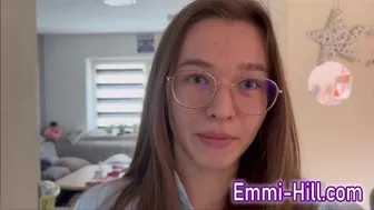 Hármas fröccsenés! vékony tini lány orgazmusa