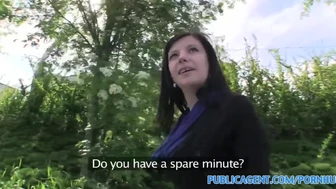 PublicAgent - az erdőben kúrják meg a szexi csajt
