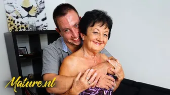 Incredibile video di sesso su Mature NL: L'avventura selvaggia di una donna anziana e giovane
