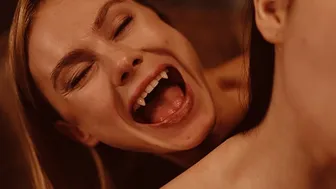 Szőke Vámpír Nancy Ace Uralja Matty Milát a Vampired Csatornán - Szenvedélyes Leszbikus Jelenet Vörös Harapásokkal