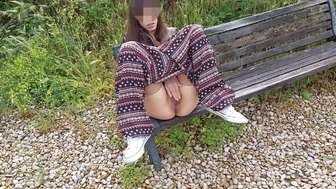 NemiBDesire - Fată italiană masturbându-se pe bancă