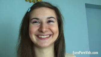 Ein 18-jähriges Mädchen gestand, Analsex zu lieben, also arbeitete ich hart an ihrem ungezogenen Hintern - Euro porno Vids