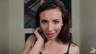 Casey Calvert szűk hátsója alaposan megkapja Mr POV-tól egy vad anál kalandban