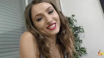 Shiloh Sharada forró casting videója a Mr POV csatornán kis mellekkel és intenzív POV akcióval