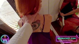 Wife Bucket bemutatja: Amatőr vörös MILF piercinggel a csiklóján és az én hatalmas farkam a tükörben – tökéletes párosítás