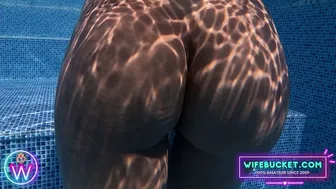 Wife Bucket bemutatja: Amatőr MILF-ek víz alatti vakációs kalandja További infó Assistant: Wife Bucket exkluzív: Dögös amatőr MILF víz alatti szexkalandja nagy seggekkel és hatalmas farkakkal