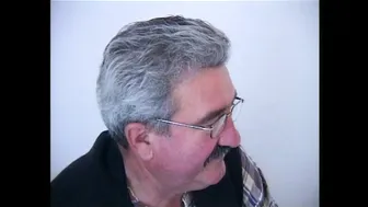 Dús keblű MILF dupla behatolást él át két hatalmas faroktól és élvez a puncijára
