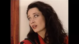 Kožnatka Peggy Sue, jako nevěrná žena, jí strčí do krku a strčí ji do zadku