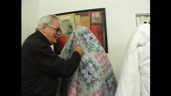 Hájas szőke lány mélytorokra veszi az idős pasit