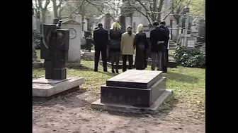 Szőke MILF mélytorokkal szopja a faszt és kézzel is kényezteti Zenza Raggit