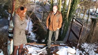 Tetovált milf élvezi a szabadban a mókát
