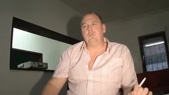 Hájas érett nő szexi fehérneműben lovagol a faroknál a castingon