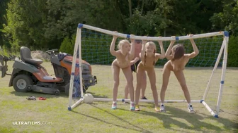 ULTRAFILMS Anabelle, Gina Gerson y Katy Rose en el campo de fútbol