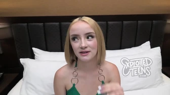 Malý 18letý senior s velkým zadkem dělá své první porno