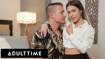 Kanos Chanel Camryn kundička je v prdeli její oblíbený kurva kamarád