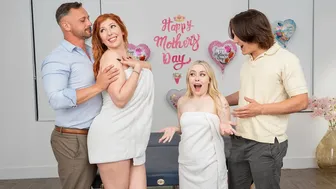 Forró masszázs MILF Lauren Phillipsnek és cuki Haley Spadesnek vad anyák napi négyesbe torkollik
