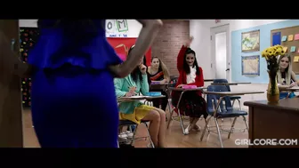 Angela White és Georgia Jones megbüntetik a ribanc tini diákokat